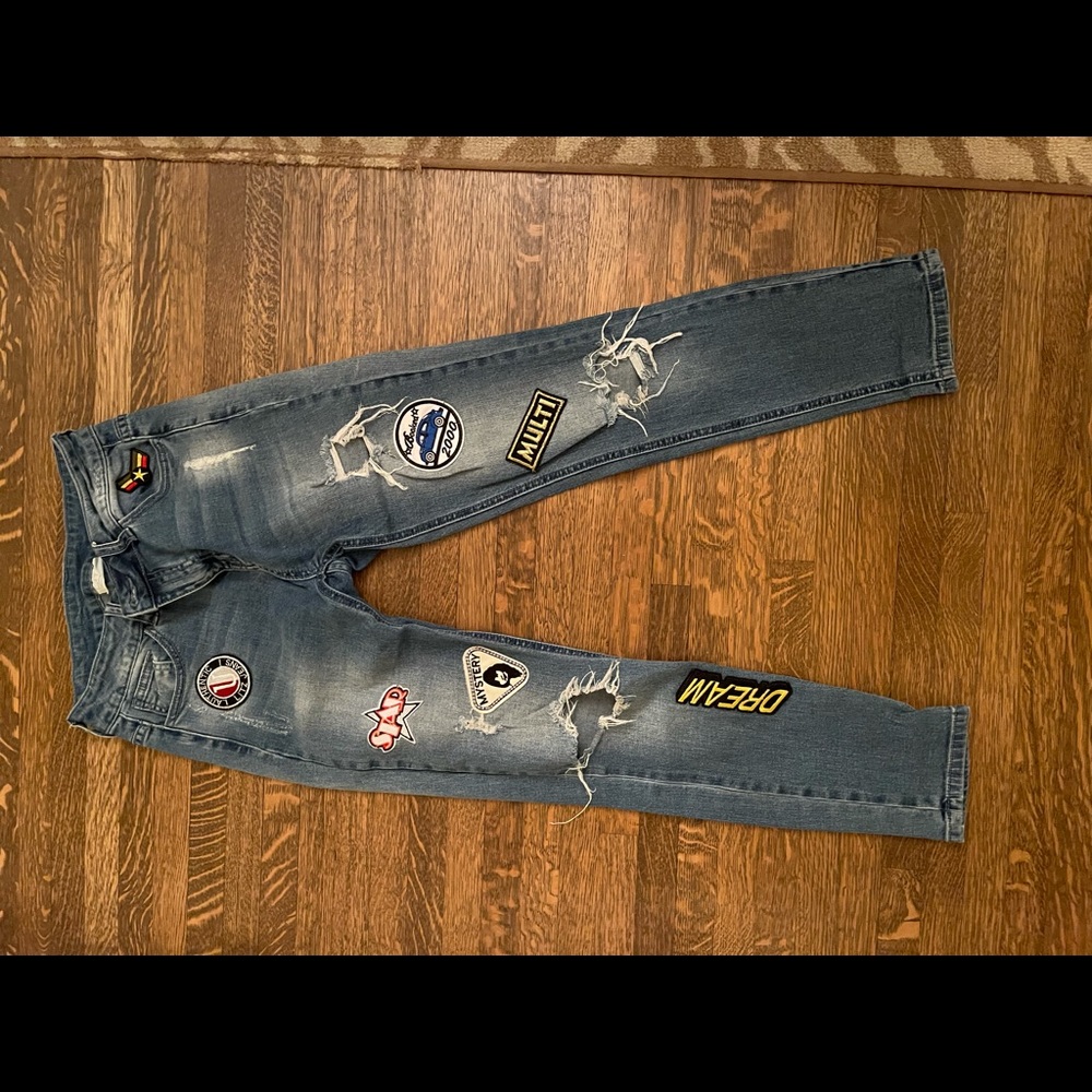 Litz Distressed Blue Embroidered Patch Jeans